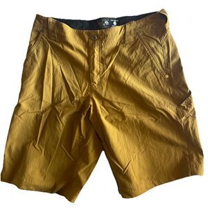 Mountain Hardwear Men's Mustang Yellow Hiking Shorts size 33